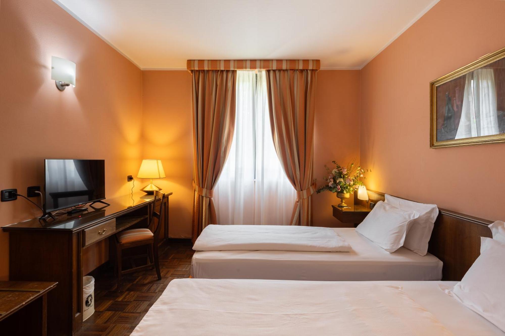 Hotel Lucrezia Borgia Ferrara Exterior photo
